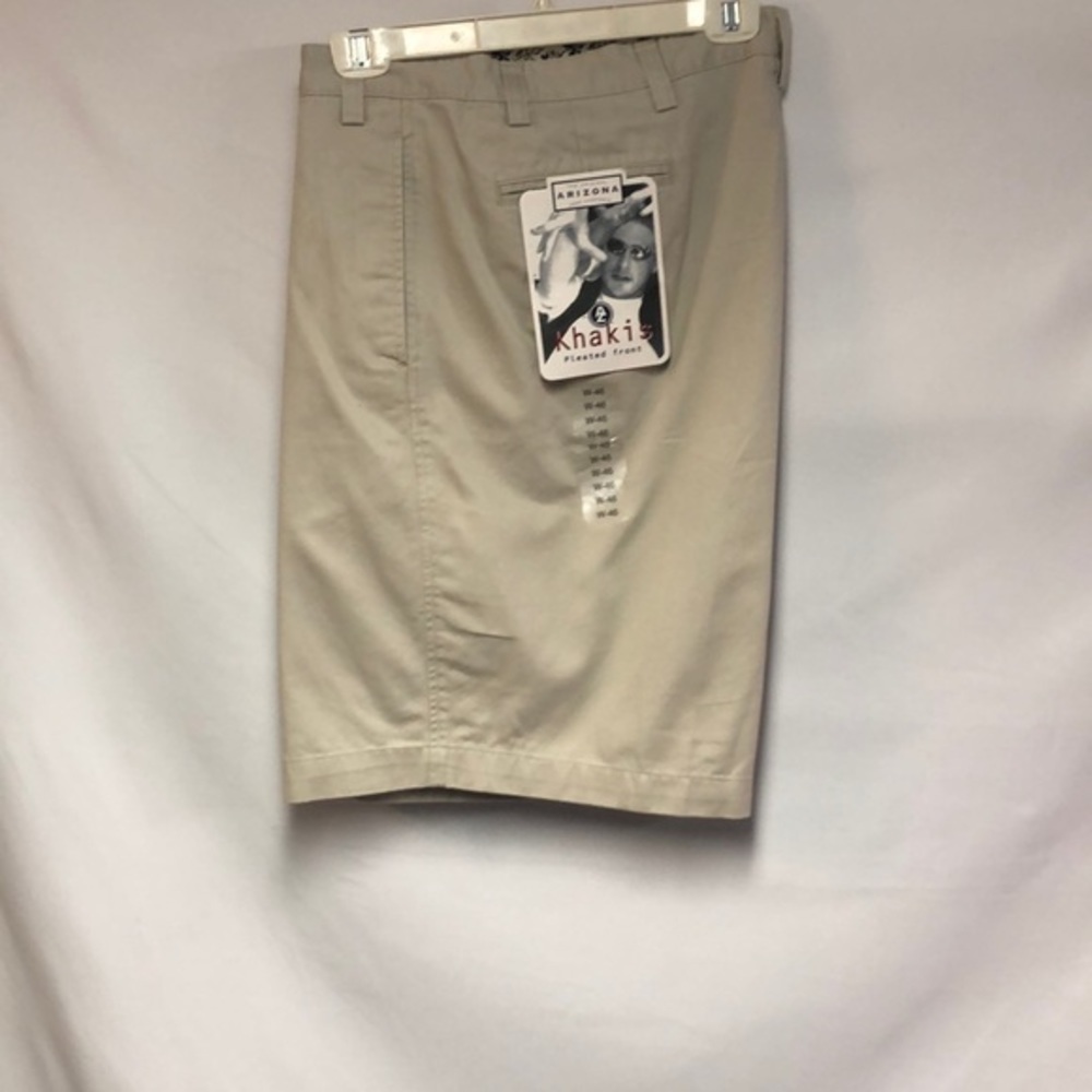 ARIZONA JEAN COMPANY KHAKI PLEATED FRONT SIZE W-46